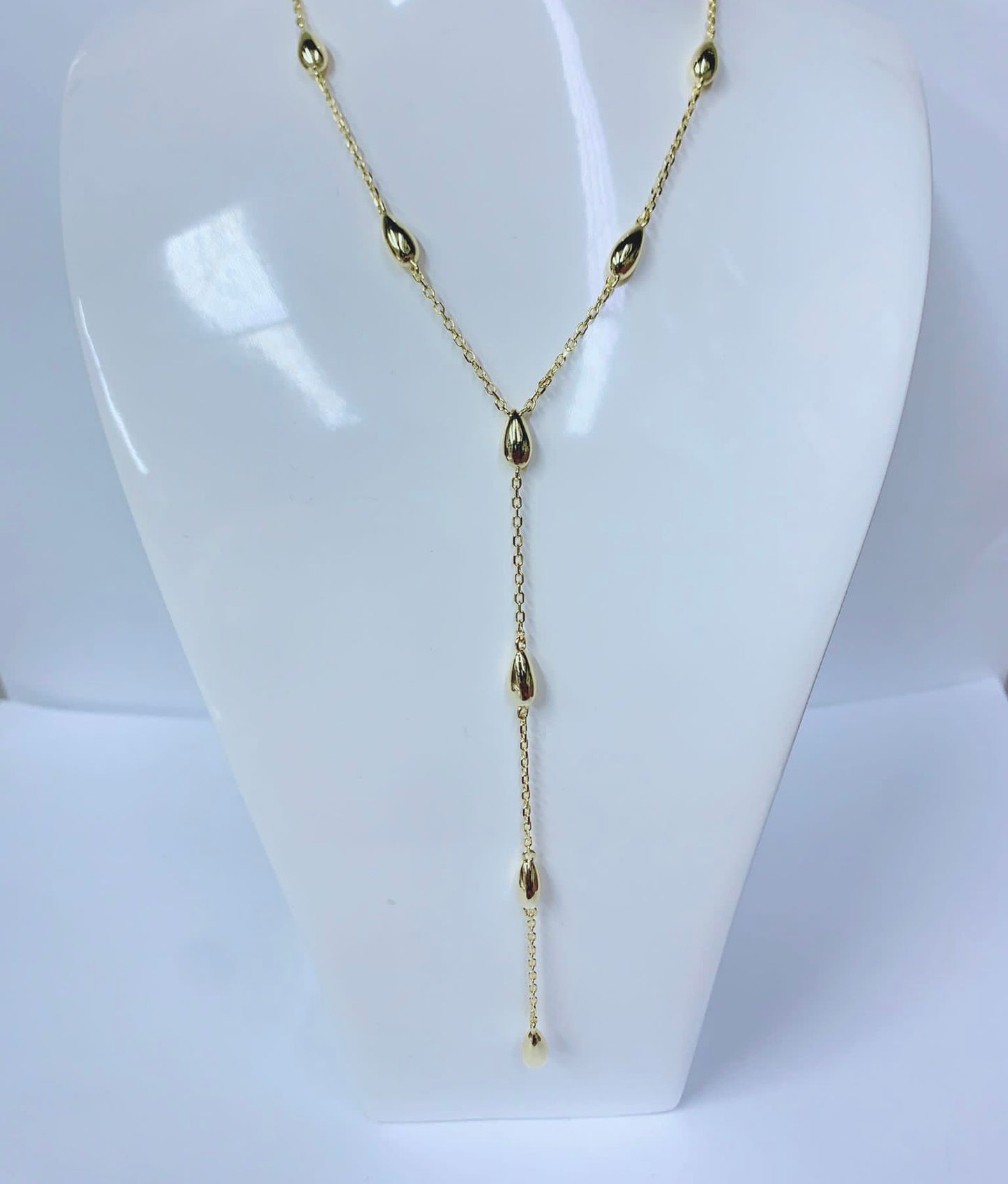 Lariat necklace with drops