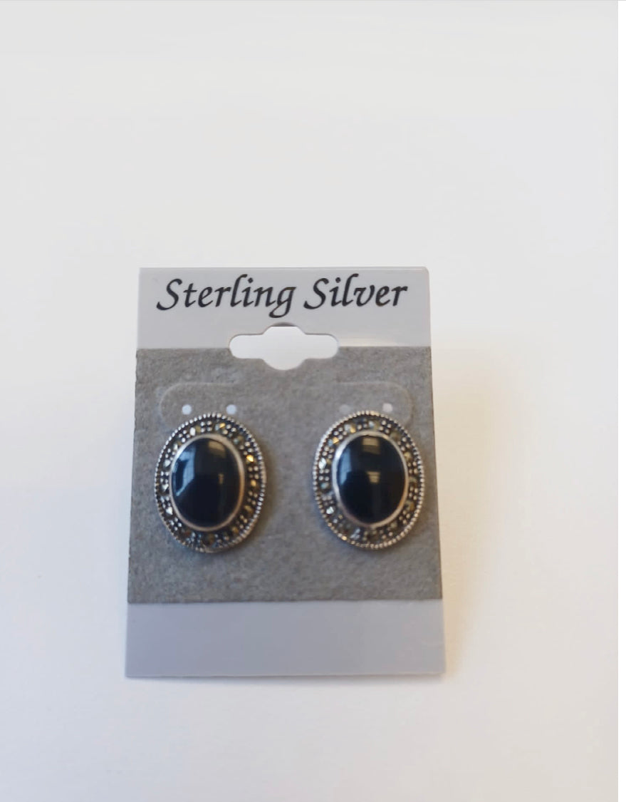 Round black Earrings